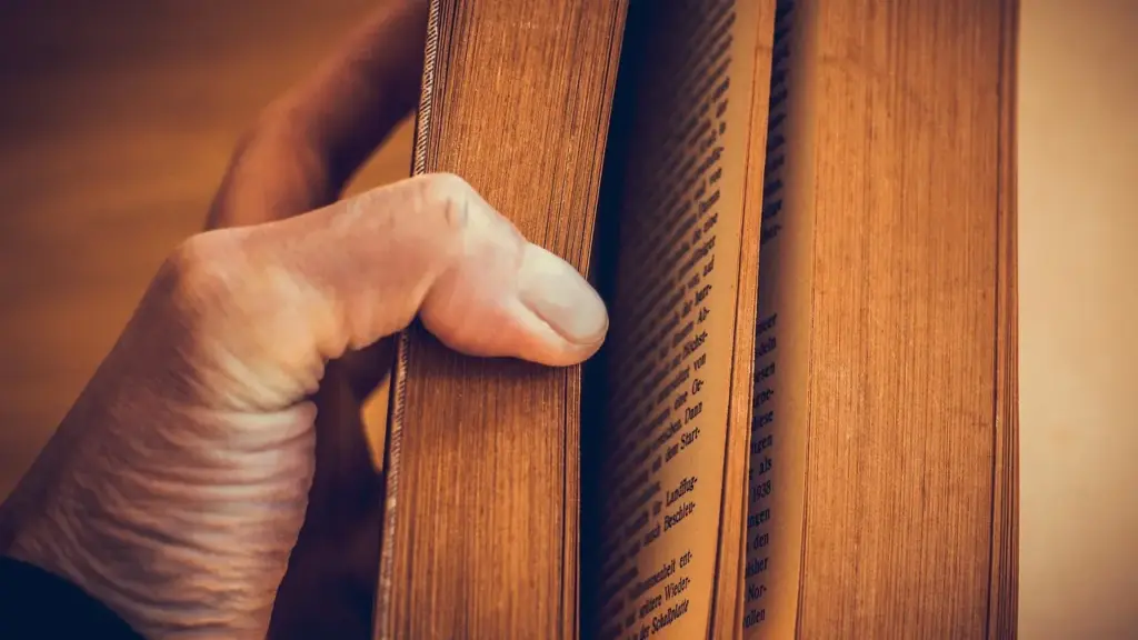 Finding Your Playbook: The Best Strategy Books for Tech and Brick-and-Mortar Founders