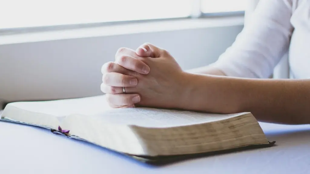Heartfelt Stories: Books Like ‘Peace Like a River’ for Faith, Family, and Midwest Life